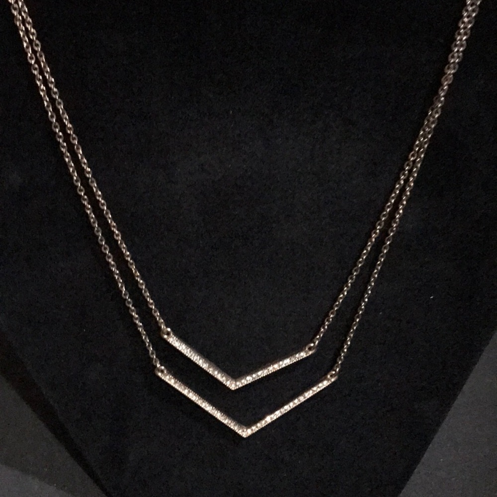 Double arrow necklace